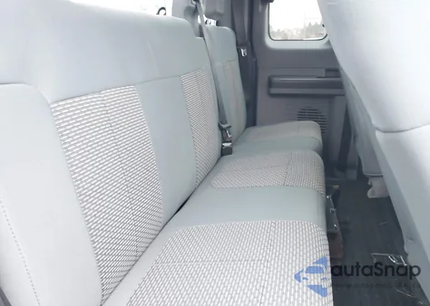 2011 Ford F-250 Xl z USA, uszkodzony, nr VIN 1FT7X2B66BEA70504